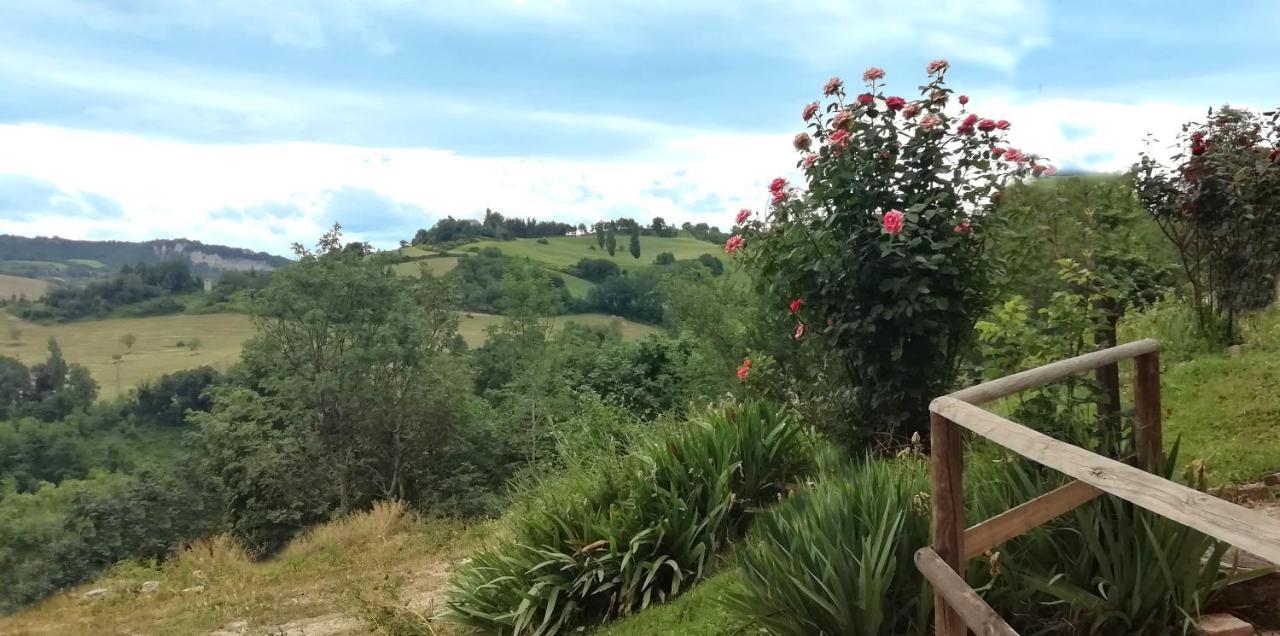 Gasthaus Country House Ca' Vernaccia Urbino Exterior foto