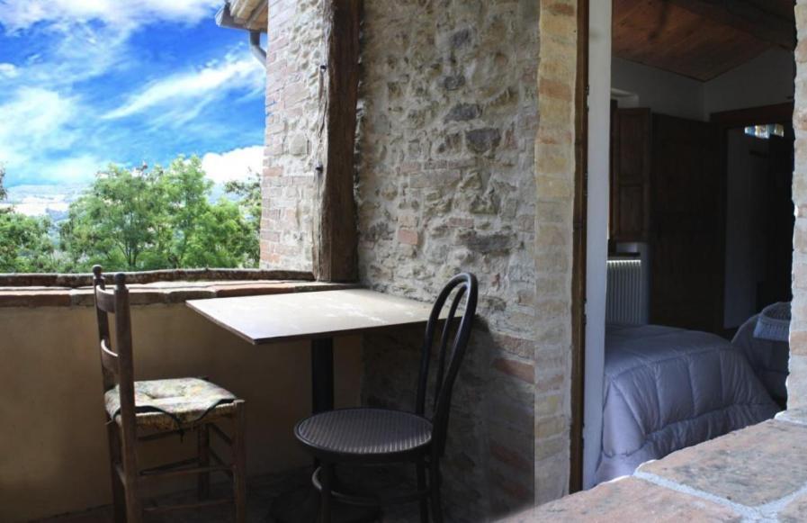 Gasthaus Country House Ca' Vernaccia Urbino Exterior foto