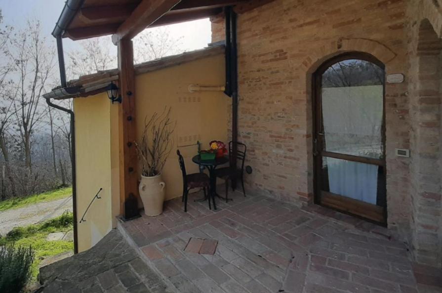 Gasthaus Country House Ca' Vernaccia Urbino Exterior foto